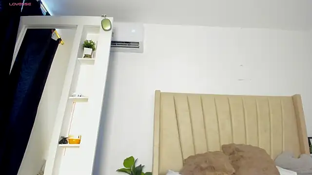 Snapshot of Mady-Edwards chatting on September 2025 09:06:02 PM Mady-Edwards online show from September 2025 09:06:02 PM