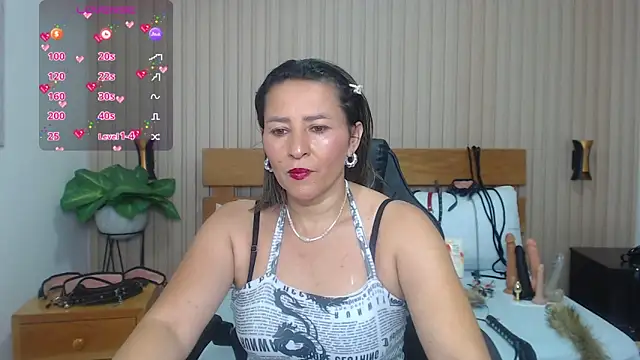 Snapshot of luciana_ballesteros_ chatting on March 2025 12:02:02 PM luciana ballesteros  online show from March 2025 12:02:02 PM
