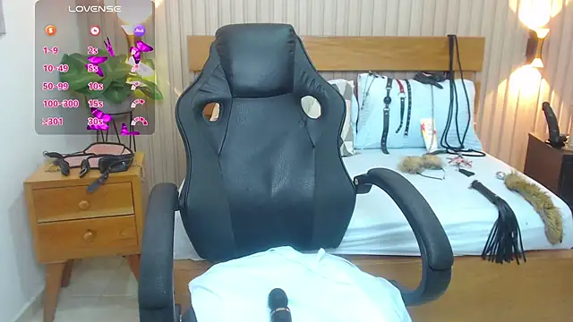 Snapshot of luciana_ballesteros_ chatting on March 2025 12:23:02 PM luciana ballesteros  online show from March 2025 12:23:02 PM