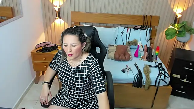 Snapshot of luciana_ballesteros_ chatting on September 2025 12:10:02 PM luciana ballesteros  online show from September 2025 12:10:02 PM