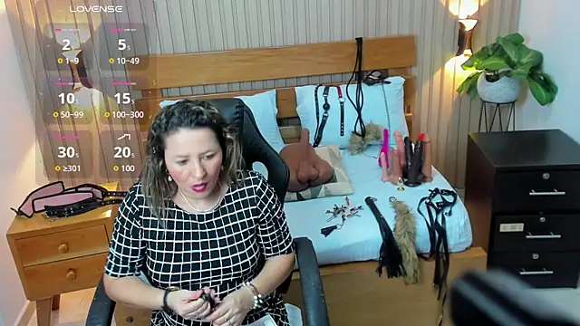Snapshot of luciana_ballesteros_ chatting on October 2025 12:24:01 PM luciana ballesteros  online show from October 2025 12:24:01 PM