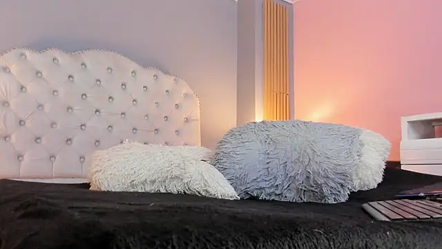 RamonaSimons online show from September 2025 08:24:01 PM