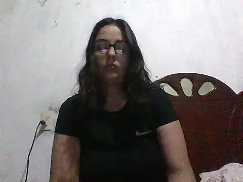 Snapshot of Samanthat33 chatting on March 2025 04:11:01 PM Samanthat33 online show from March 2025 04:11:01 PM