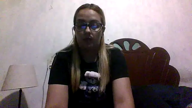 Snapshot of Samanthat33 chatting on October 2025 11:28:02 PM Samanthat33 online show from October 2025 11:28:02 PM