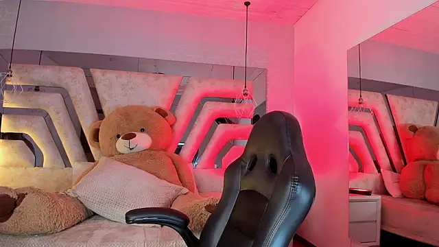 Snapshot of AngelineHeet chatting on March 2026 03:56:01 AM AngelineHeet online show from March 2026 03:56:01 AM