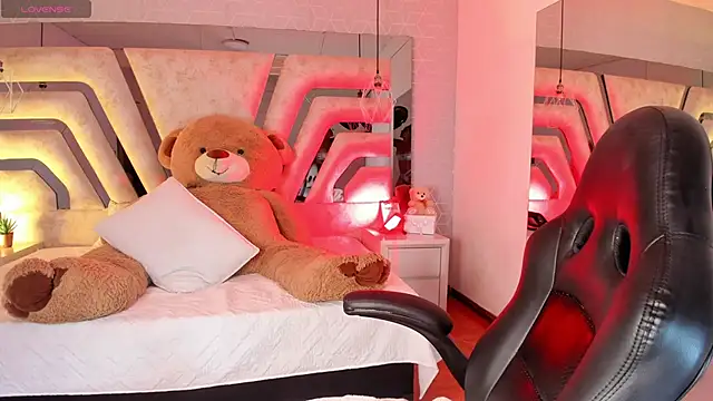 Snapshot of AngelineHeet chatting on March 2026 03:55:01 AM AngelineHeet online show from March 2026 03:55:01 AM