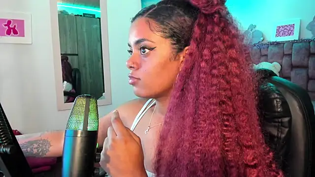 Snapshot of ladyrd1 chatting on December 2024 02:32:01 AM ladyrd1 online show from December 2024 02:32:01 AM