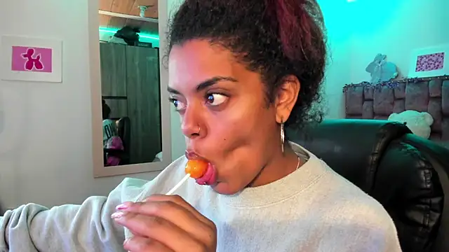 Snapshot of ladyrd1 chatting on December 2024 02:45:02 AM ladyrd1 online show from December 2024 02:45:02 AM