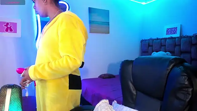 Snapshot of ladyrd1 chatting on December 2024 05:11:02 AM ladyrd1 online show from December 2024 05:11:02 AM