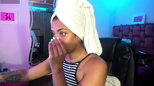 Snapshot of ladyrd1 chatting on December 2024 05:51:02 PM ladyrd1 online show from December 2024 05:51:02 PM