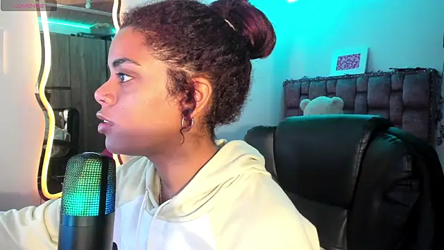 Snapshot of ladyrd1 chatting on January 2025 02:54:02 AM ladyrd1 online show from January 2025 02:54:02 AM