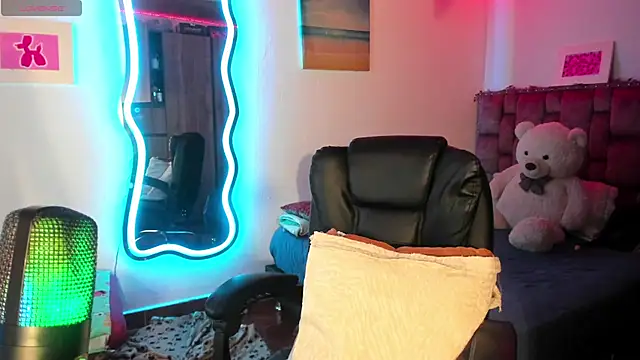 Snapshot of ladyrd1 chatting on January 2025 09:08:01 AM ladyrd1 online show from January 2025 09:08:01 AM