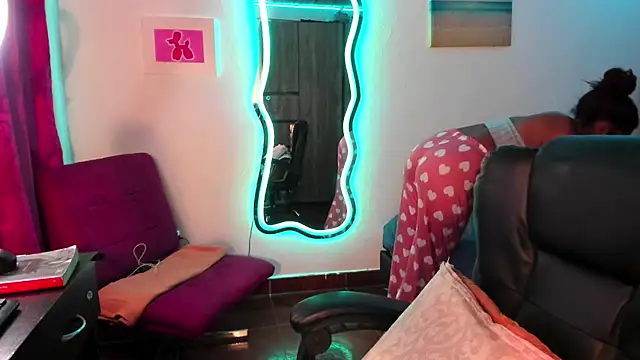 Snapshot of ladyrd1 chatting on January 2025 09:29:02 AM ladyrd1 online show from January 2025 09:29:02 AM