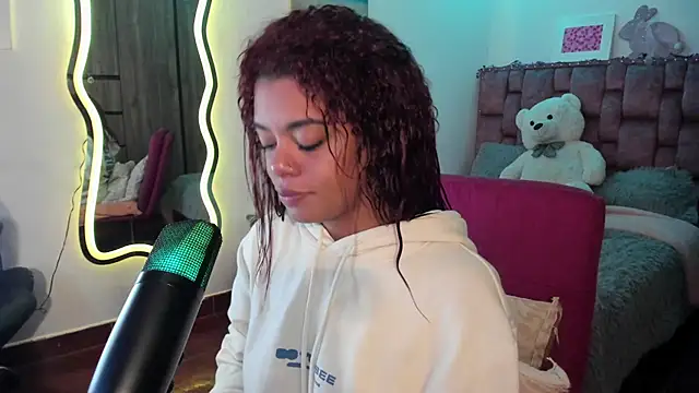 Snapshot of ladyrd1 chatting on February 2025 06:04:01 AM ladyrd1 online show from February 2025 06:04:01 AM