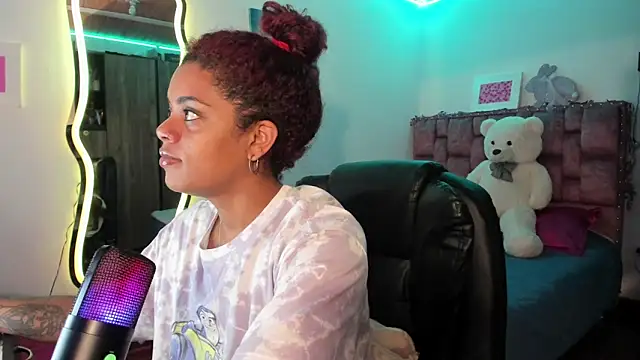 Snapshot of ladyrd1 chatting on February 2025 06:39:01 AM ladyrd1 online show from February 2025 06:39:01 AM