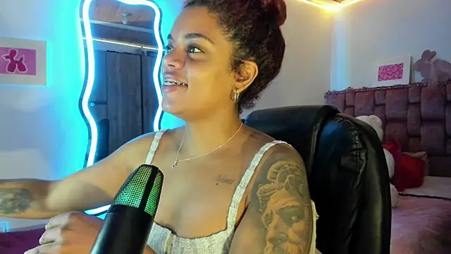 Snapshot of ladyrd1 chatting on February 2025 09:47:01 AM ladyrd1 online show from February 2025 09:47:01 AM