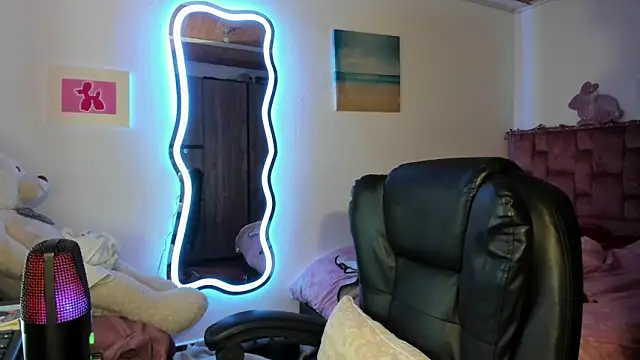 Snapshot of ladyrd1 chatting on March 2025 07:43:02 AM ladyrd1 online show from March 2025 07:43:02 AM