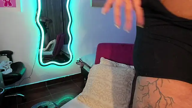 Snapshot of ladyrd1 chatting on March 2025 06:47:02 AM ladyrd1 online show from March 2025 06:47:02 AM