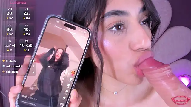 Snapshot of MarianaGarciaa__ chatting on February 2025 06:58:01 PM MarianaGarciaa online show from February 2025 06:58:01 PM