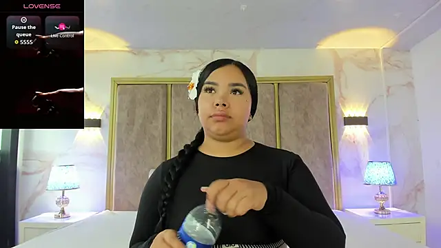 Snapshot of MarianaGarciaa__ chatting on November 2025 07:36:01 PM MarianaGarciaa online show from November 2025 07:36:01 PM