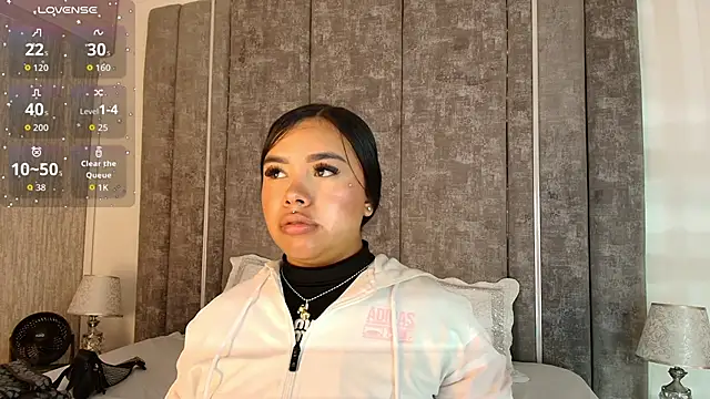 Snapshot of MarianaGarciaa__ chatting on November 2025 06:54:01 PM MarianaGarciaa online show from November 2025 06:54:01 PM