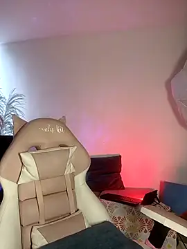 lovely kitt online show from October 2025 08:42:01 PM