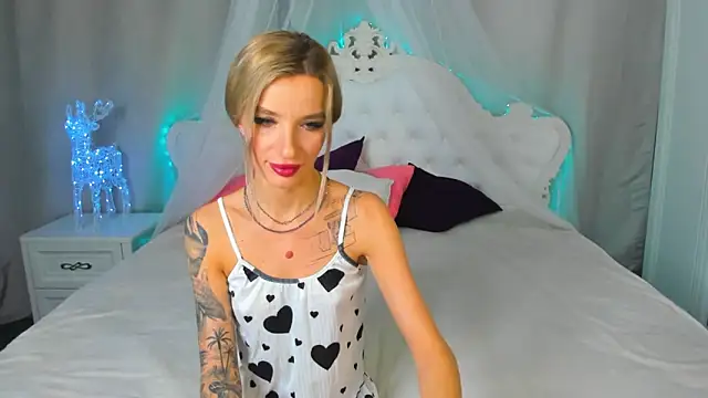 Snapshot of AlinaLovelyX chatting on December 2024 01:15:02 AM AlinaLovelyX online show from December 2024 01:15:02 AM