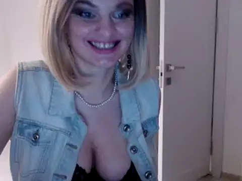 Snapshot of YourSweetJam chatting on January 2025 03:13:02 PM YourSweetJam online show from January 2025 03:13:02 PM