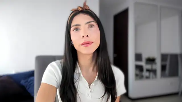 angelturned001 online show from November 2025 07:35:01 PM