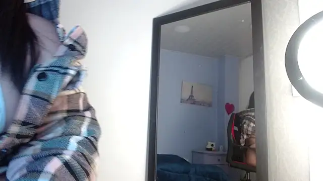 Snapshot of lucianaa_25 chatting on December 2024 04:05:01 PM lucianaa 25 online show from December 2024 04:05:01 PM