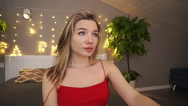 IceDanielles online show from December 2024 02:03:02 PM