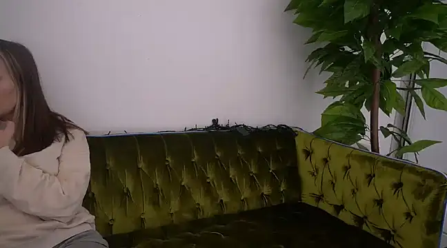 IceDanielles online show from January 2025 06:36:02 PM