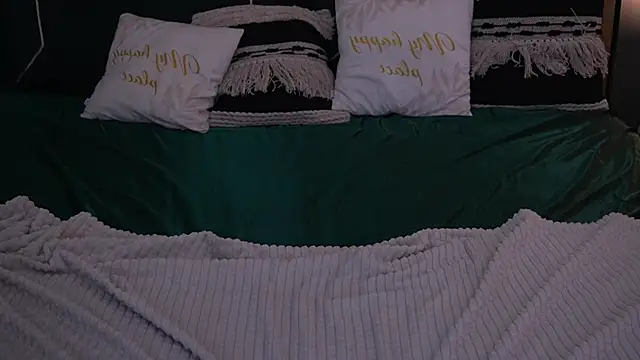 IceDanielles online show from November 2025 01:43:02 PM