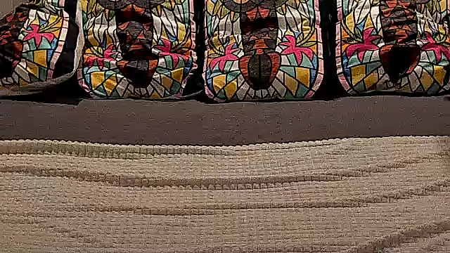 IceDanielles online show from November 2025 01:35:02 PM