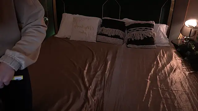 IceDanielles online show from December 2025 01:41:02 PM