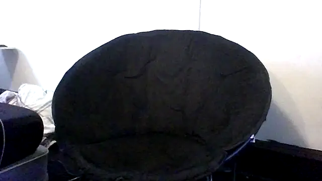 Snapshot of Enos3 chatting on April 2026 11:07:01 PM Enos3 online show from April 2026 11:07:01 PM