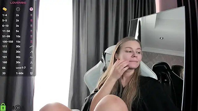 Snapshot of Polumna_cute chatting on December 2025 09:16:02 AM Polumna cute online show from December 2025 09:16:02 AM