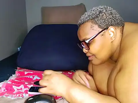 Snapshot of fatafricanqueen chatting on April 2026 08:02:01 PM fatafricanqueen online show from April 2026 08:02:01 PM