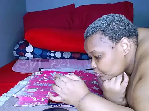 Snapshot of fatafricanqueen chatting on April 2026 07:14:01 PM fatafricanqueen online show from April 2026 07:14:01 PM