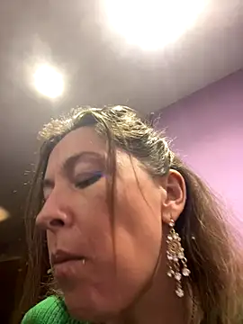 Lwhite1 online show from December 2025 04:47:02 PM