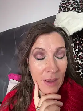 Lwhite1 online show from April 2026 06:14:02 PM