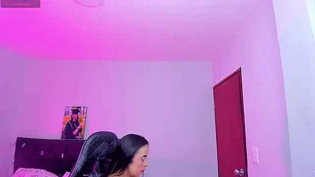 Snapshot of evelyn_23 chatting on February 2025 05:15:02 AM evelyn 23 online show from February 2025 05:15:02 AM