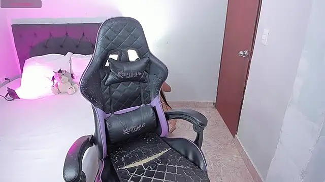 Snapshot of evelyn_23 chatting on October 2025 04:49:01 PM evelyn 23 online show from October 2025 04:49:01 PM