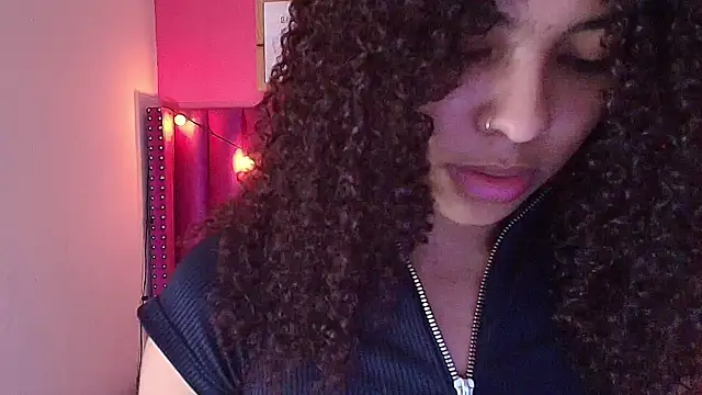 Snapshot of littleebonny chatting on February 2025 07:38:01 PM littleebonny online show from February 2025 07:38:01 PM