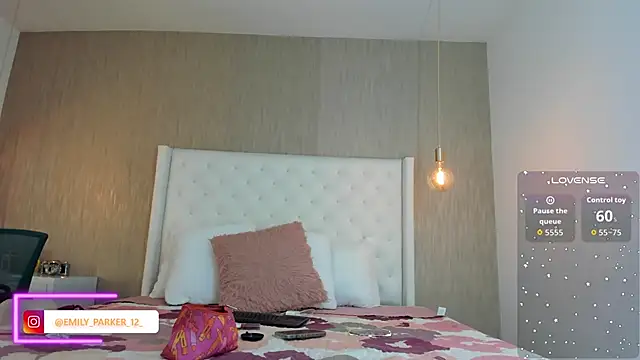 Snapshot of emily_parkerr chatting on April 2026 02:55:02 PM emily parkerr online show from April 2026 02:55:02 PM