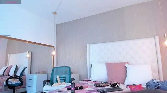 Snapshot of emily_parkerr chatting on April 2026 07:58:02 PM emily parkerr online show from April 2026 07:58:02 PM