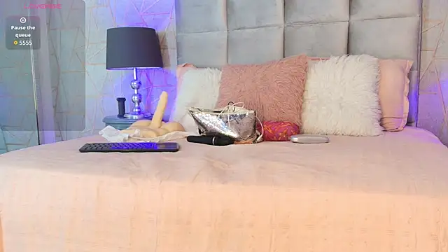 Snapshot of emily_parkerr chatting on April 2026 03:24:01 PM emily parkerr online show from April 2026 03:24:01 PM