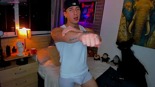 Snapshot of liam_oficial02 chatting on March 2026 05:44:01 AM liam oficial02 online show from March 2026 05:44:01 AM