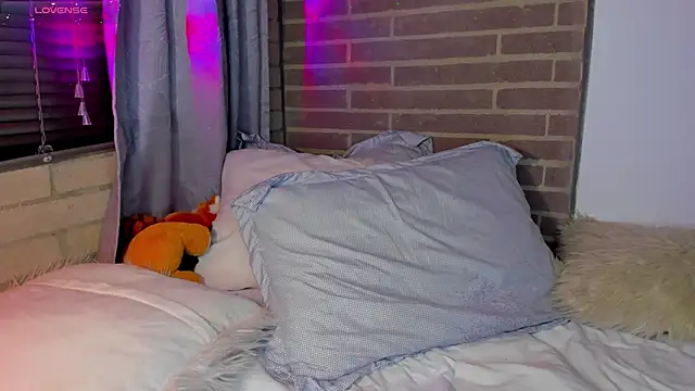 Snapshot of liam_oficial02 chatting on April 2026 02:32:01 AM liam oficial02 online show from April 2026 02:32:01 AM