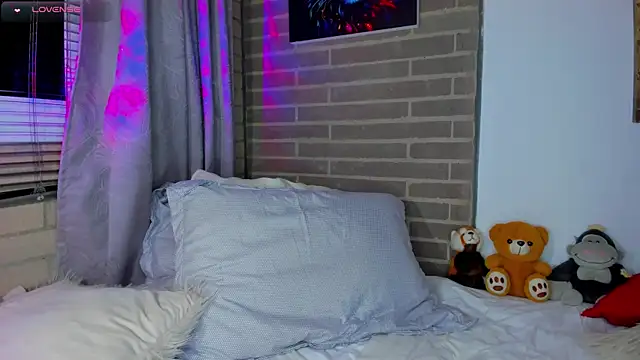 Snapshot of liam_oficial02 chatting on April 2026 02:44:02 AM liam oficial02 online show from April 2026 02:44:02 AM